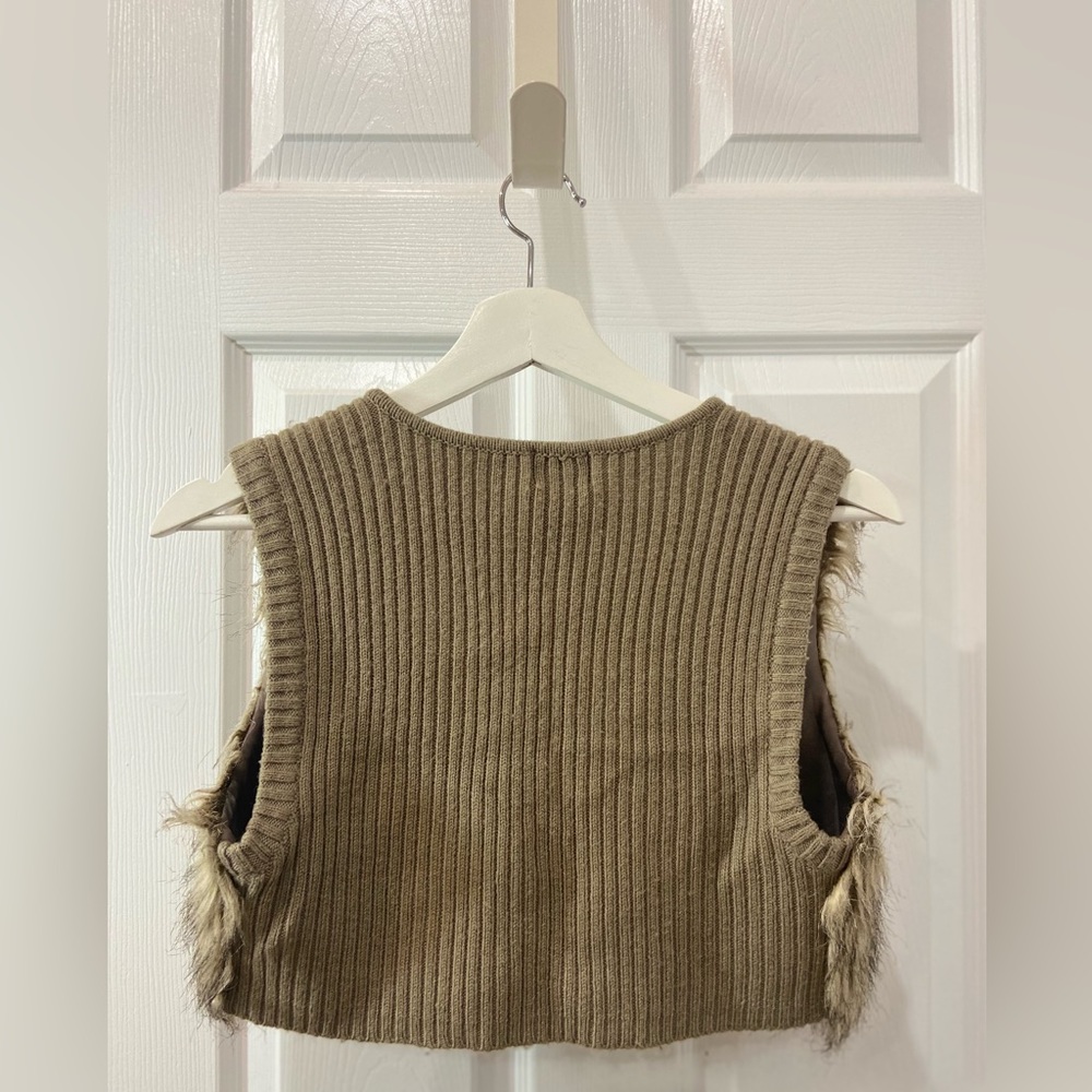 Cropped Faux Fur vest - Picture 6 of 8